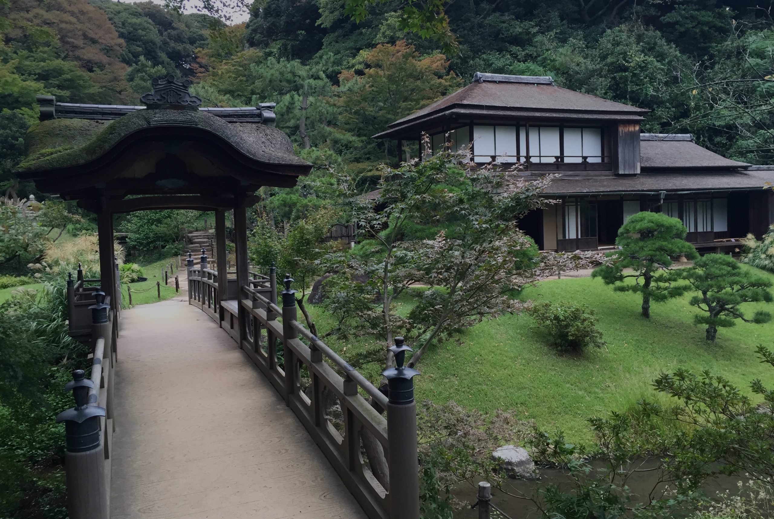 12-sankeien-roofed-bridge-rinshunkaku-三渓園-亭橋